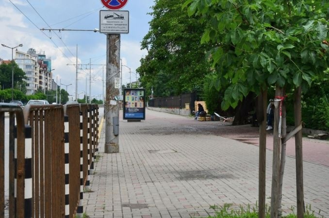Премахнаха павилионите пред болница Св. Иван Рилски, където токов удар уби момче (СНИМКИ)